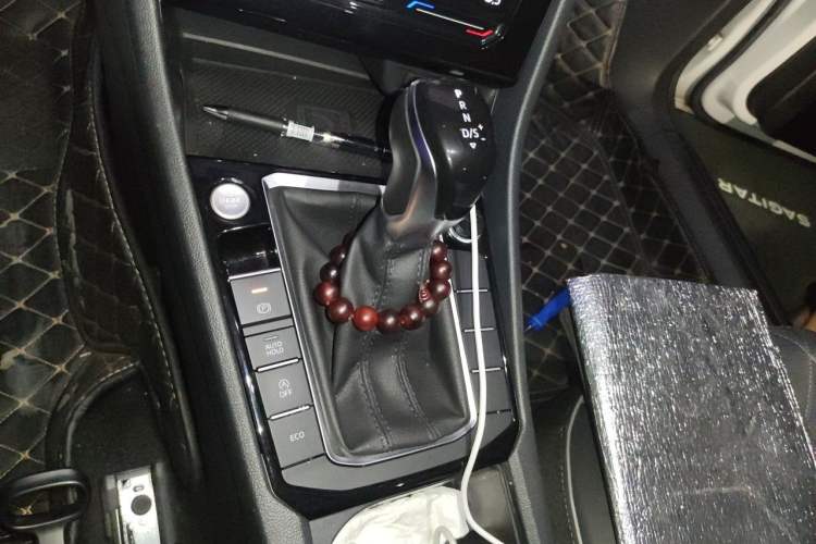 Used Volkswagen Sagitar 2023 280TSI DSG Excellence Plus Edition Gear Lever