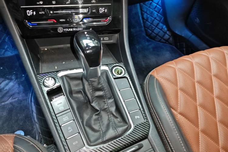 Used Volkswagen Sagitar 2023 280TSI DSG Excellence Edition Gear Lever