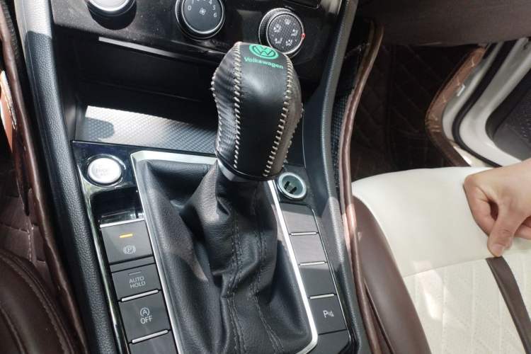 Used Volkswagen Sagitar 2023 280TSI DSG Beyond Lite Edition Gear Lever