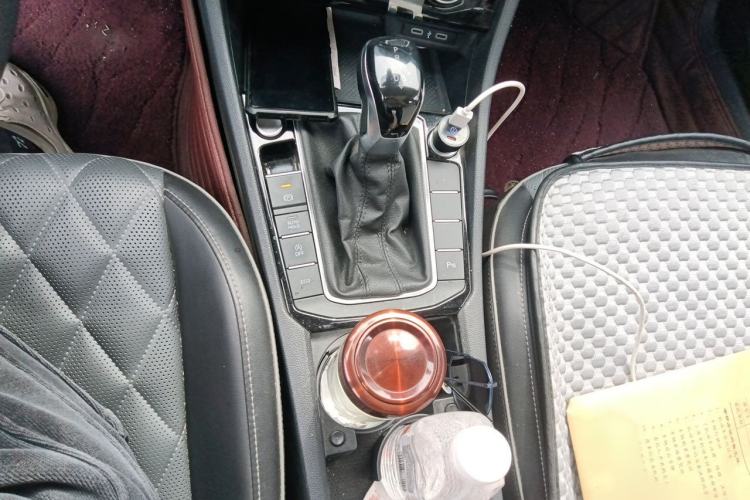 Used Volkswagen Sagitar 2023 300TSI DSG Excellence Edition Gear Lever