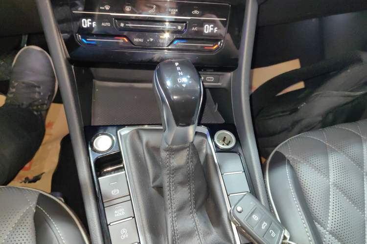 Used Volkswagen Sagitar 2023 200TSI DSG Excellence Edition Gear Lever
