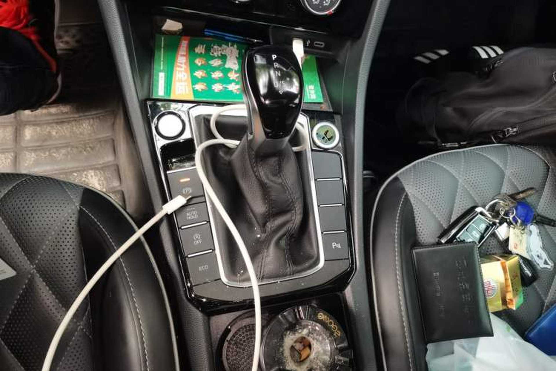 Used Volkswagen Sagitar 2023 300TSI DSG Excellence Edition Gear Lever