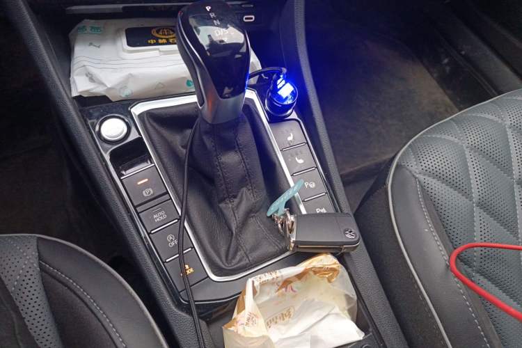 Used Volkswagen Sagitar 2023 300TSI DSG Excellence Edition Gear Lever