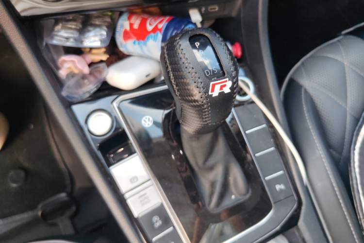 Used Volkswagen Sagitar 2023 300TSI DSG Excellence Edition Gear Lever