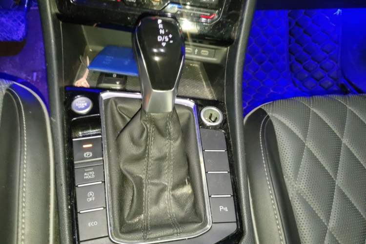 Used Volkswagen Sagitar 2023 200TSI DSG Flyover Edition Gear Lever