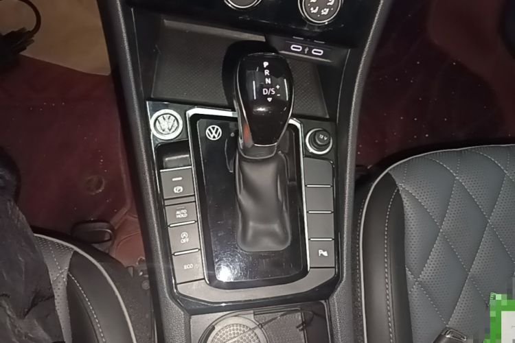 Used Volkswagen Sagitar 2023 300TSI DSG Excellence Edition Gear Lever