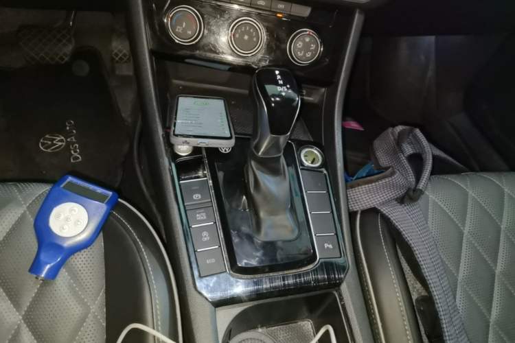 Used Volkswagen Sagitar 2023 300TSI DSG Excellence Edition Gear Lever