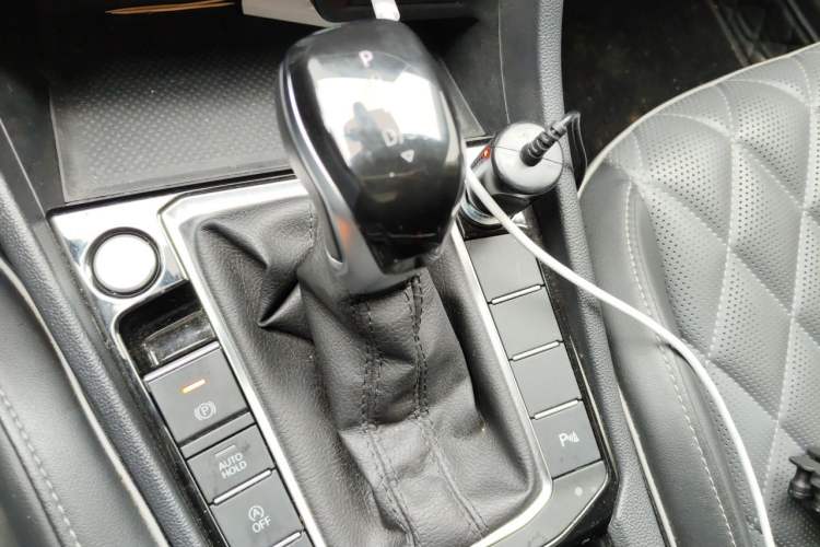 Used Volkswagen Sagitar 2023 300TSI DSG Excellence Edition Gear Lever