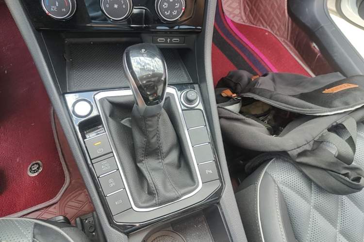 Used Volkswagen Sagitar 2023 280TSI DSG Beyond Lite Edition Gear Lever