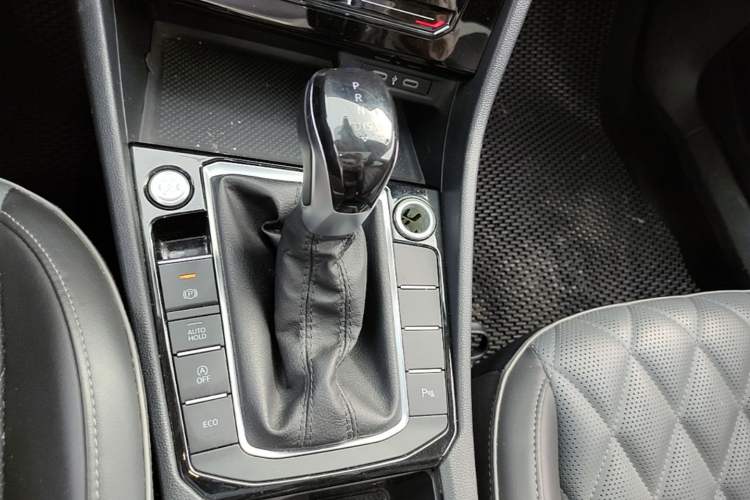 Used Volkswagen Sagitar 2023 200TSI DSG Excellence Edition Gear Lever