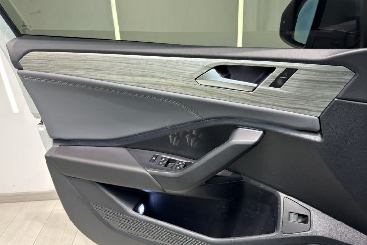 Used Volkswagen Sagitar 2023 300TSI DSG Excellence Edition Interior 10
