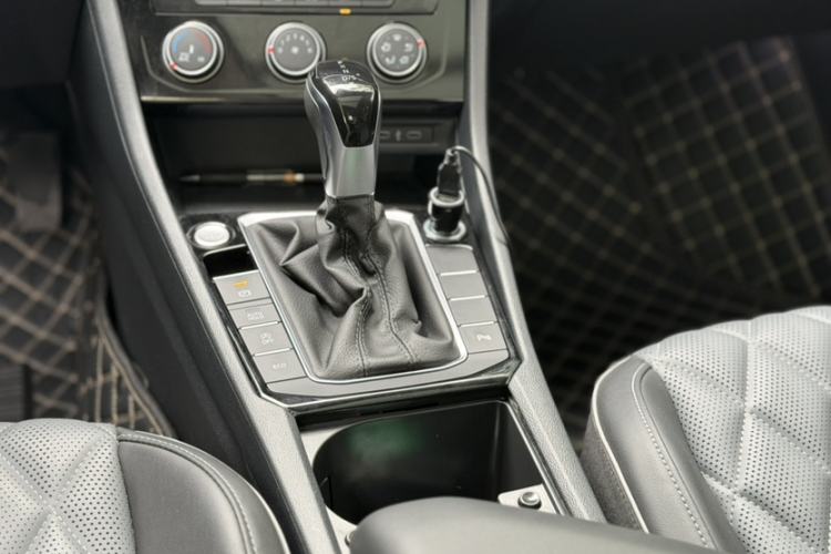 Used Volkswagen Sagitar 2023 300TSI DSG Excellence Edition Interior 12