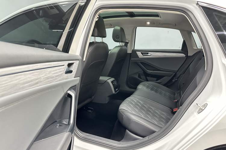 Used Volkswagen Sagitar 2023 300TSI DSG Excellence Edition Interior 2