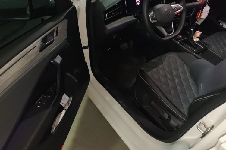 Used Volkswagen Sagitar 2023 300TSI DSG Excellence Edition Interior 3