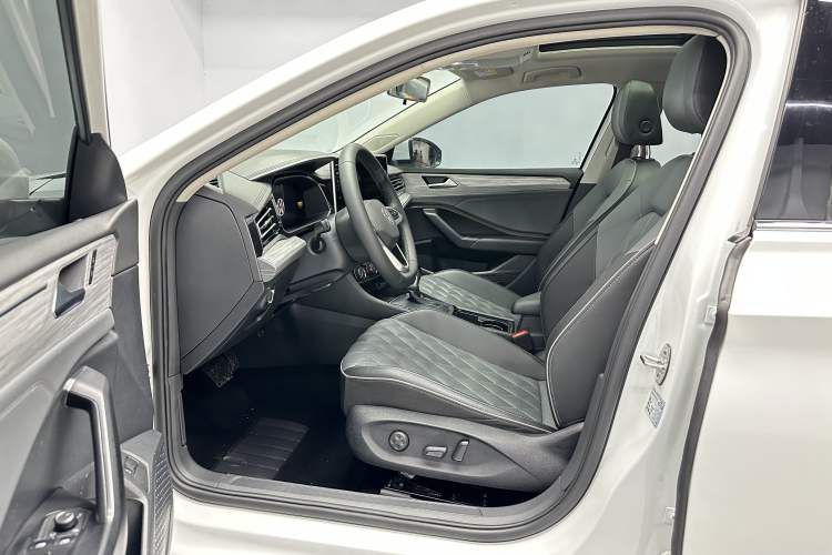 Used Volkswagen Sagitar 2023 300TSI DSG Excellence Edition Interior 3