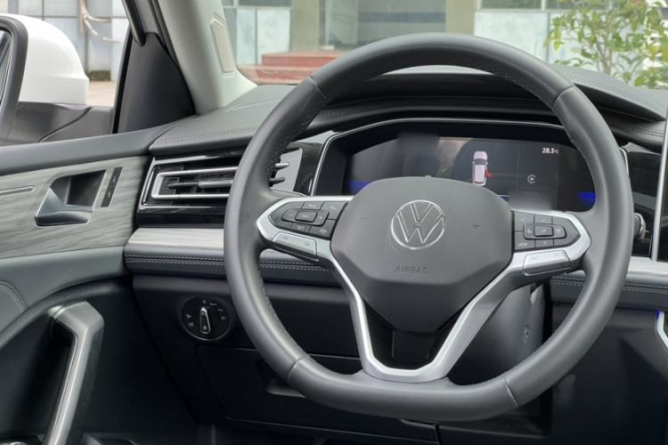 Used Volkswagen Sagitar 2023 300TSI DSG Excellence Edition Interior 3
