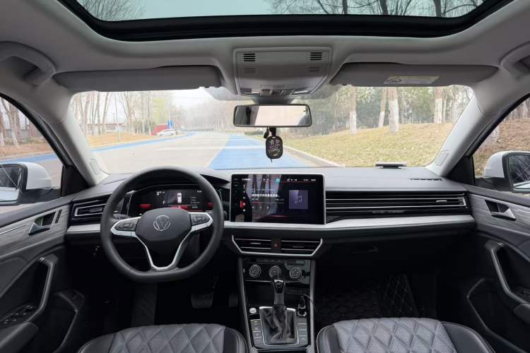 Used Volkswagen Sagitar 2023 300TSI DSG Excellence Edition Interior 4
