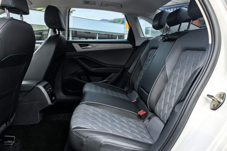 Used Volkswagen Sagitar 2023 300TSI DSG Excellence Edition Interior 4