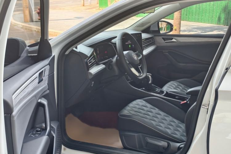 Used Volkswagen Sagitar 2023 300TSI DSG Excellence Edition Interior 4