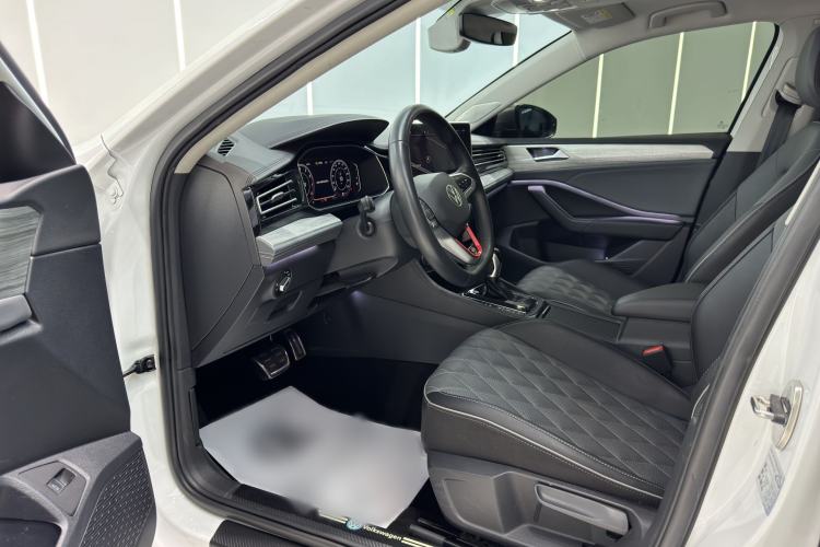 Used Volkswagen Sagitar 2023 300TSI DSG Excellence Edition Interior 4