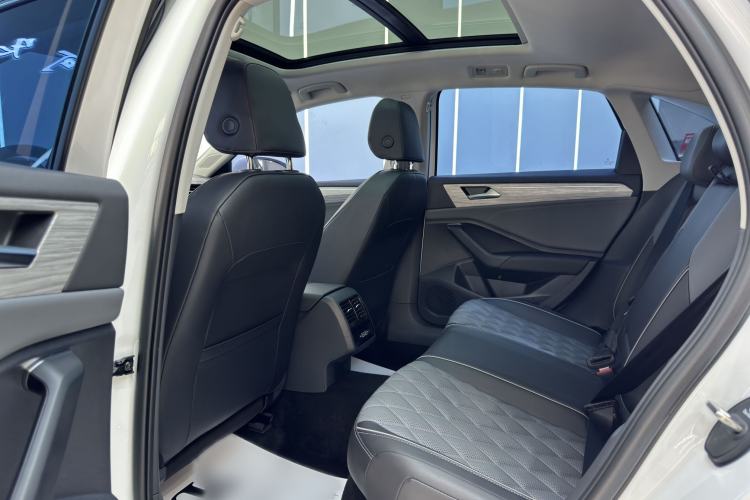 Used Volkswagen Sagitar 2023 300TSI DSG Excellence Edition Interior 5