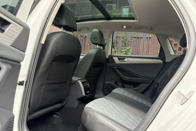 Used Volkswagen Sagitar 2023 280TSI DSG Excellence Edition Interior 5