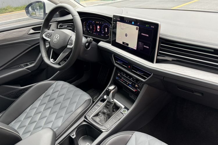 Used Volkswagen Sagitar 2023 280TSI DSG Excellence Edition Interior 6