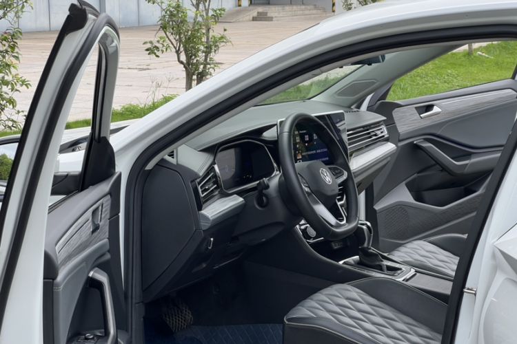 Used Volkswagen Sagitar 2023 300TSI DSG Excellence Edition Interior 7