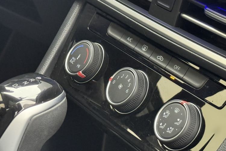 Used Volkswagen Sagitar 2023 300TSI DSG Excellence Edition Interior 7