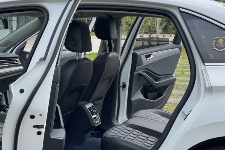 Used Volkswagen Sagitar 2023 300TSI DSG Excellence Edition Interior 8