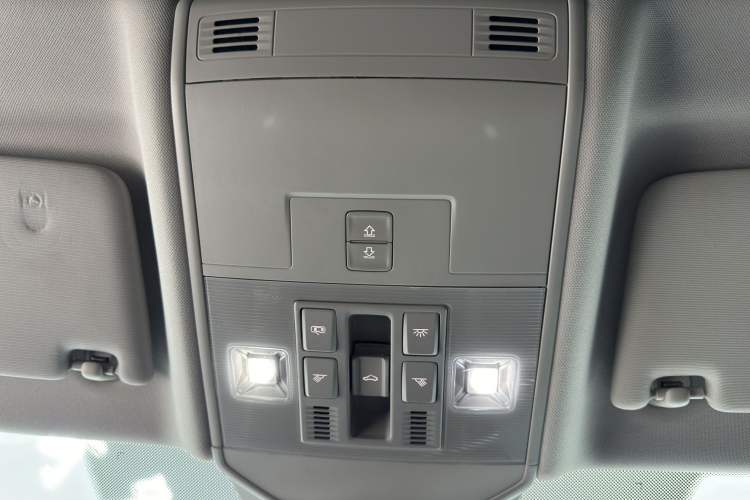 Used Volkswagen Sagitar 2023 300TSI DSG Excellence Edition Interior 8