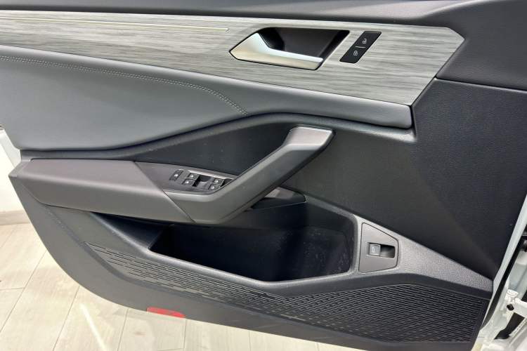 Used Volkswagen Sagitar 2023 300TSI DSG Excellence Edition Interior 8