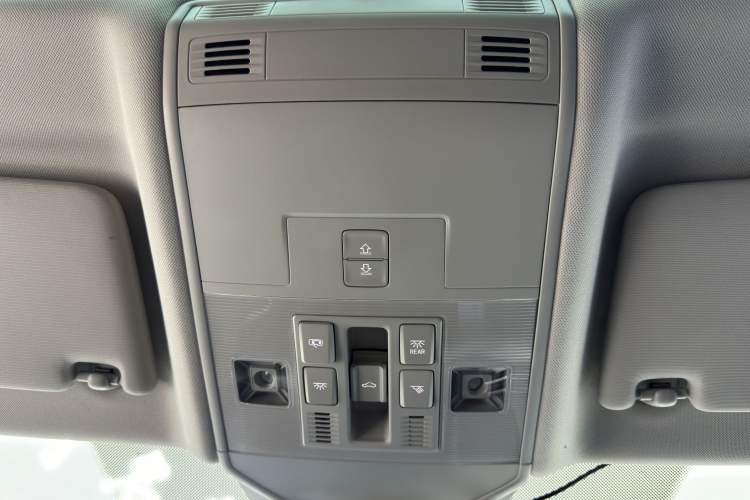 Used Volkswagen Sagitar 2023 300TSI DSG Excellence Edition Interior 9