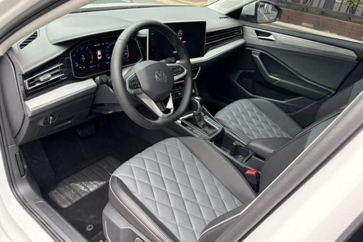 Used Volkswagen Sagitar 2023 280TSI DSG Excellence Edition Interior 9