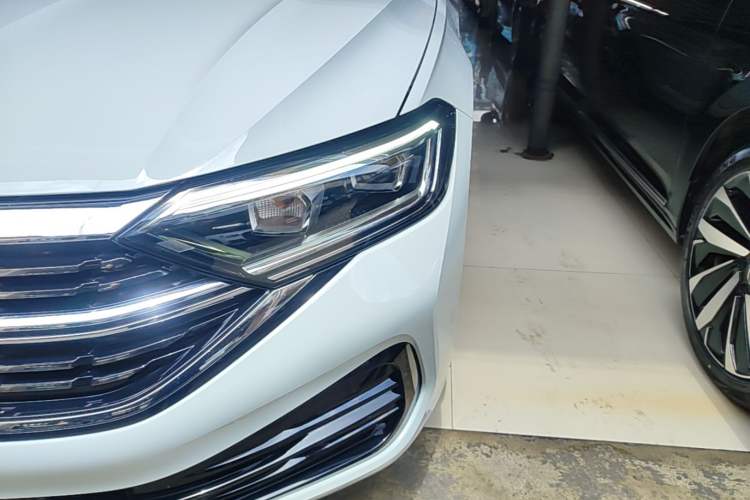 Used Volkswagen Sagitar 2023 300TSI DSG Excellence Edition Left Front Headlight