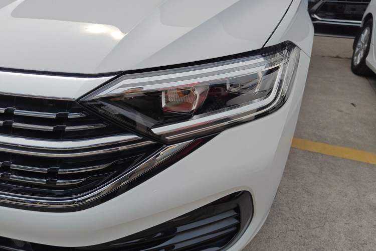 Used Volkswagen Sagitar 2023 300TSI DSG Excellence Edition Left Front Headlight