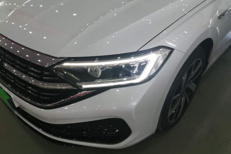 Used Volkswagen Sagitar 2023 300TSI DSG Excellence Edition Left Front Headlight