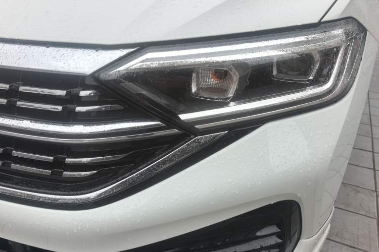 Used Volkswagen Sagitar 2023 300TSI DSG Excellence Edition Left Front Headlight