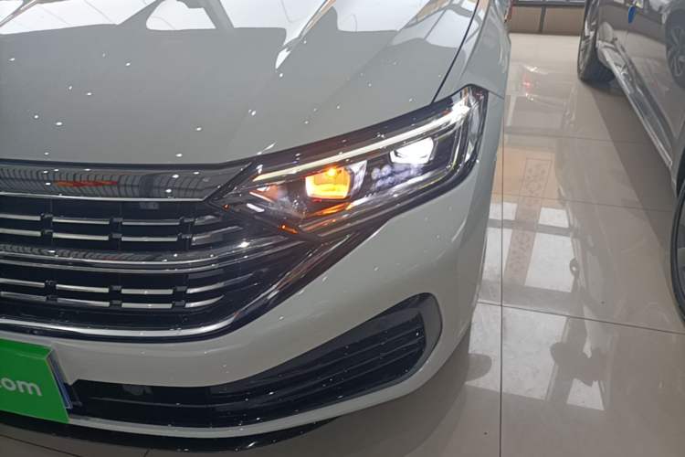 Used Volkswagen Sagitar 2023 300TSI DSG Excellence Edition Left Front Headlight