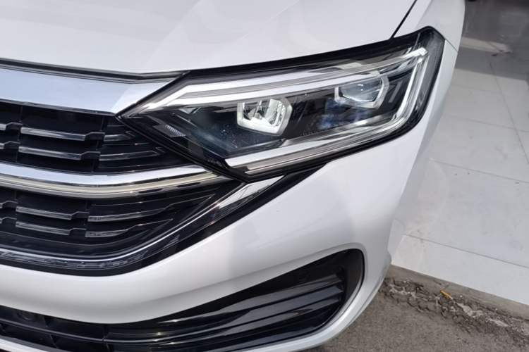 Used Volkswagen Sagitar 2023 300TSI DSG Excellence Edition Left Front Headlight