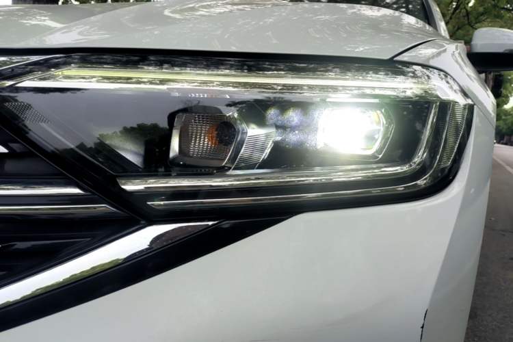 Used Volkswagen Sagitar 2023 300TSI DSG Excellence Edition Left Front Headlight