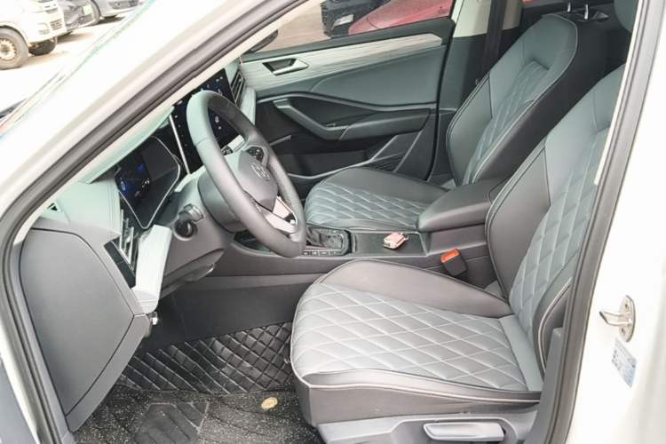 Used Volkswagen Sagitar 2023 300TSI DSG Excellence Edition Left Front Seat