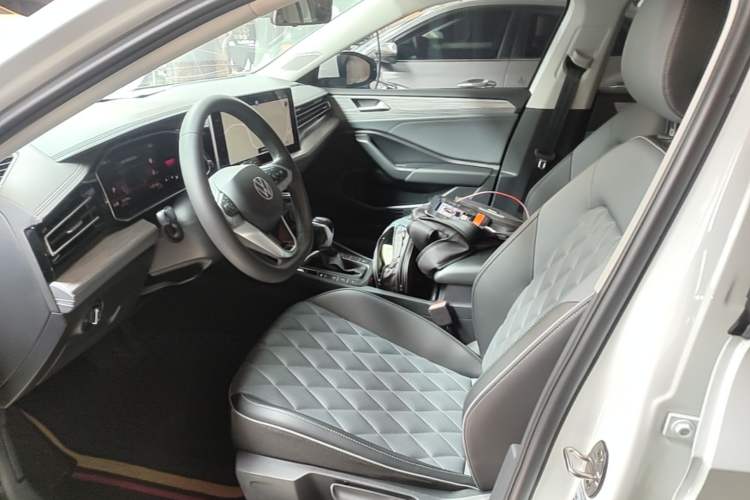 Used Volkswagen Sagitar 2023 300TSI DSG Excellence Edition Left Front Seat