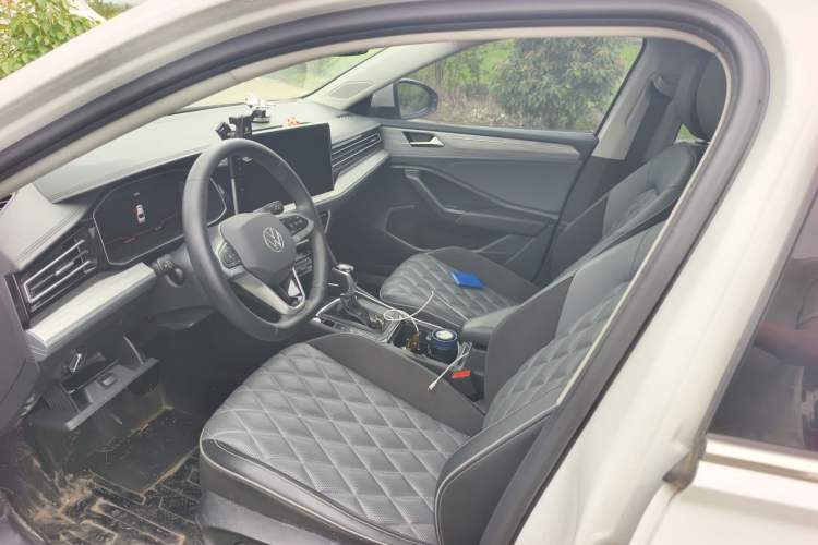 Used Volkswagen Sagitar 2023 300TSI DSG Excellence Edition Left Front Seat