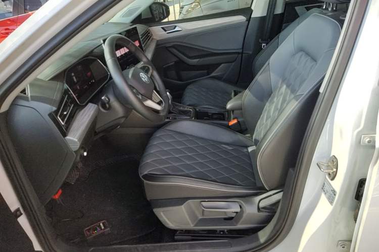 Used Volkswagen Sagitar 2023 300TSI DSG Excellence Edition Left Front Seat