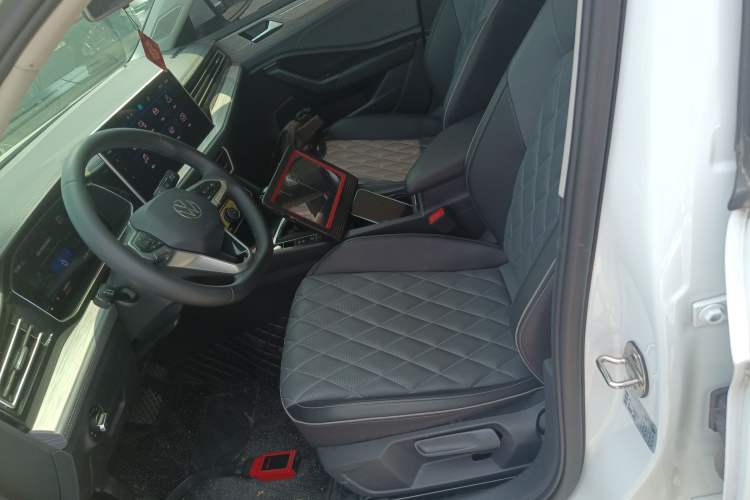 Used Volkswagen Sagitar 2023 300TSI DSG Excellence Edition Left Front Seat