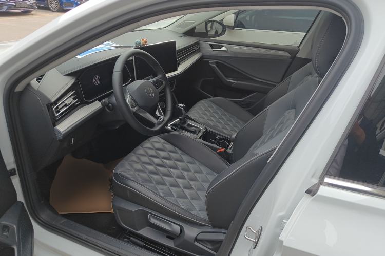 Used Volkswagen Sagitar 2023 300TSI DSG Excellence Edition Left Front Seat