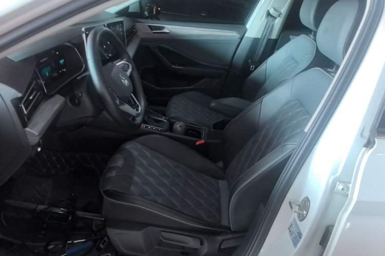 Used Volkswagen Sagitar 2023 300TSI DSG Excellence Edition Left Front Seat