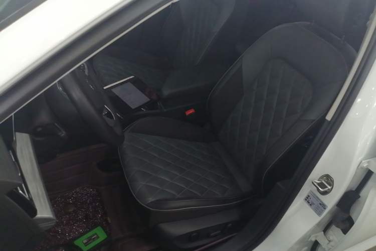 Used Volkswagen Sagitar 2023 300TSI DSG Excellence Edition Left Front Seat