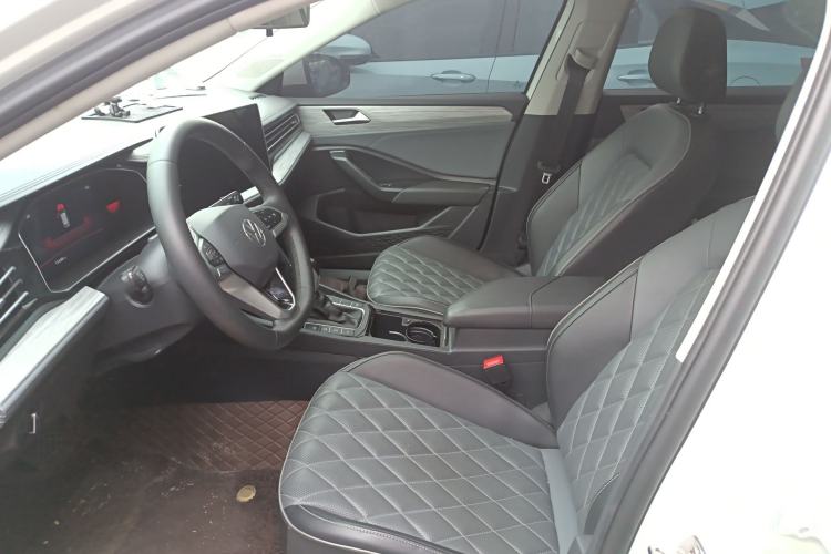 Used Volkswagen Sagitar 2023 300TSI DSG Excellence Edition Left Front Seat